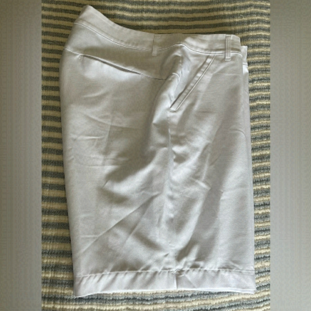 🇨🇦 3 FOR $20 🇨🇦 LADIES SIZE L WHITE “ATHLETIC WORKS” SHORTS
